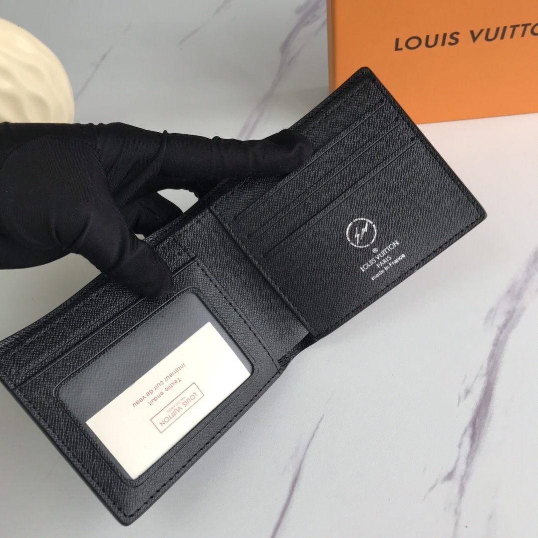 LV wallet M60930