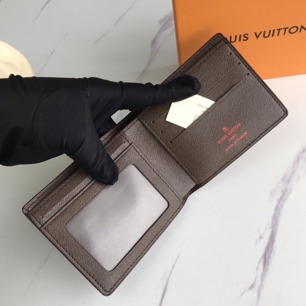 LV wallet M60930