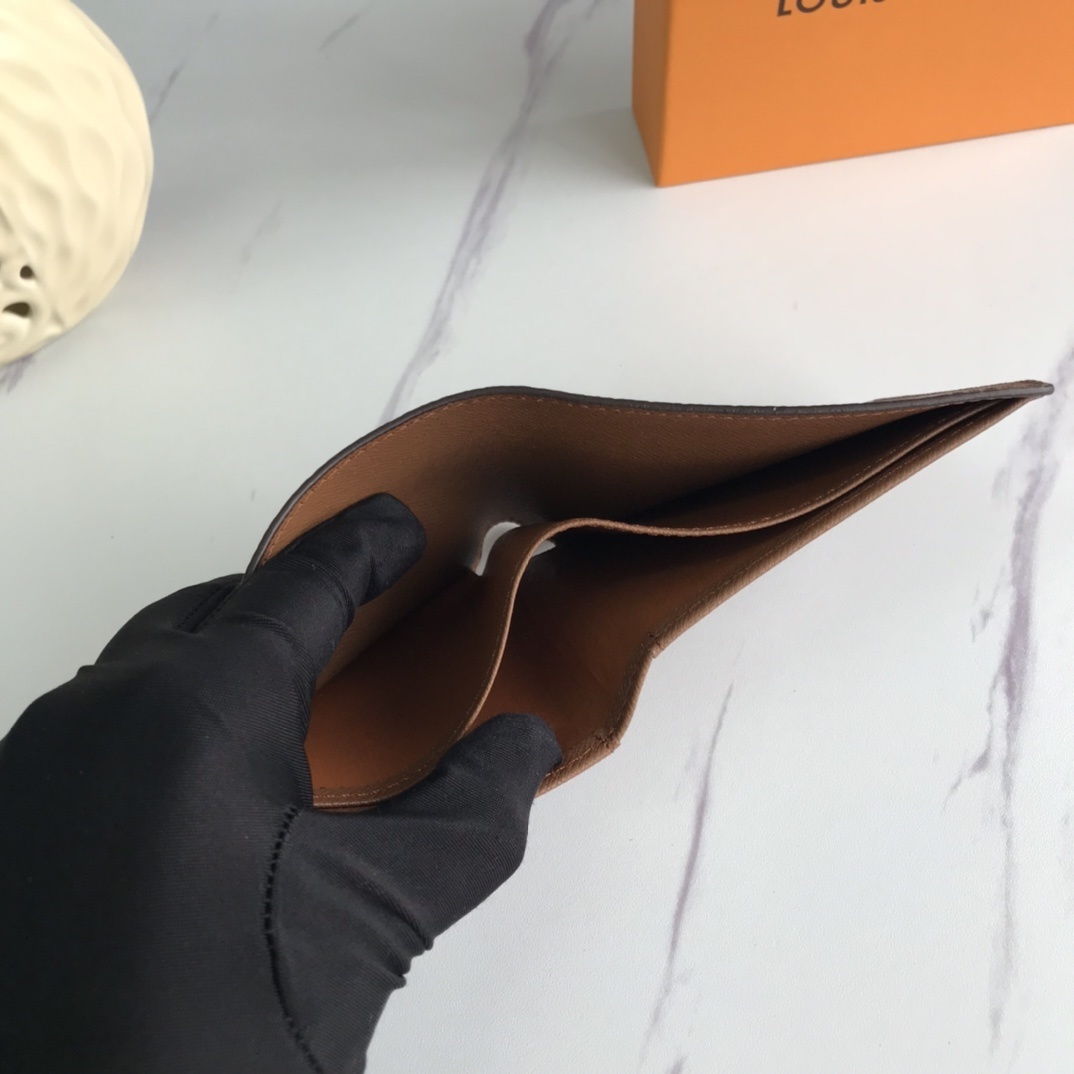 LV wallet M60930