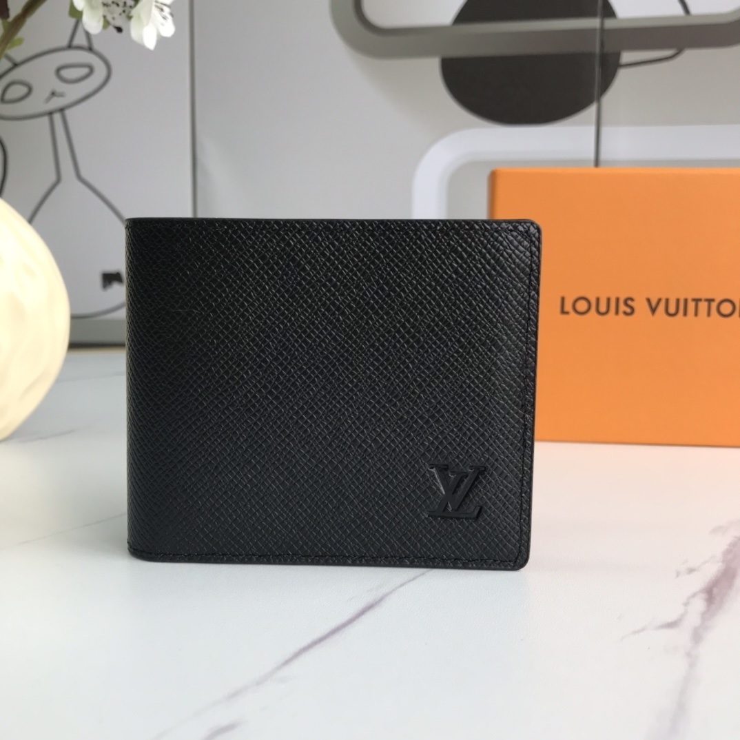 LV wallet M60930