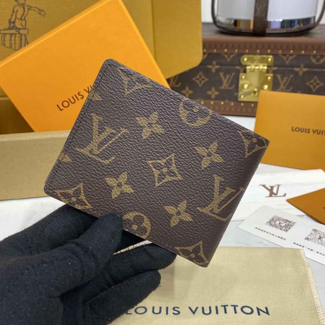 LV wallet M64002
