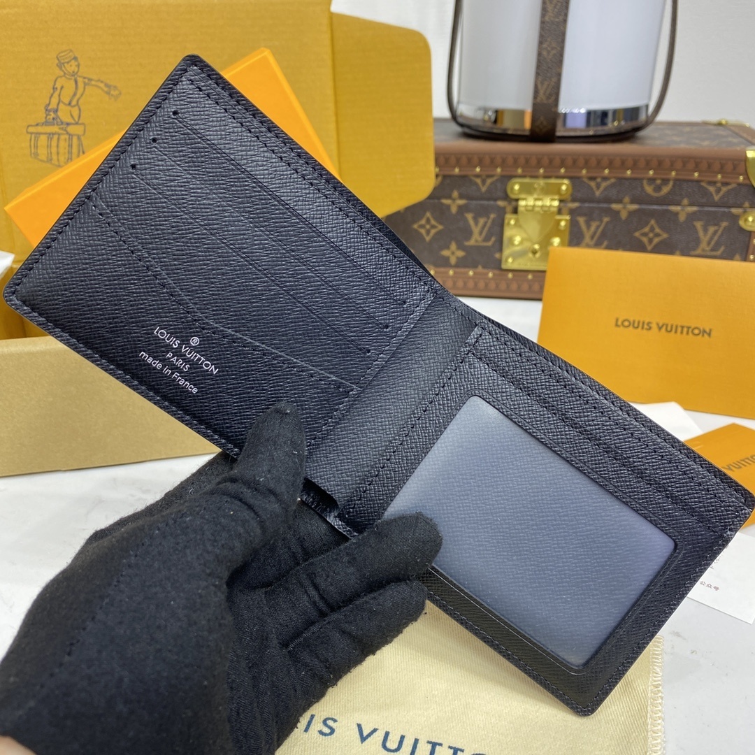 LV wallet M64002