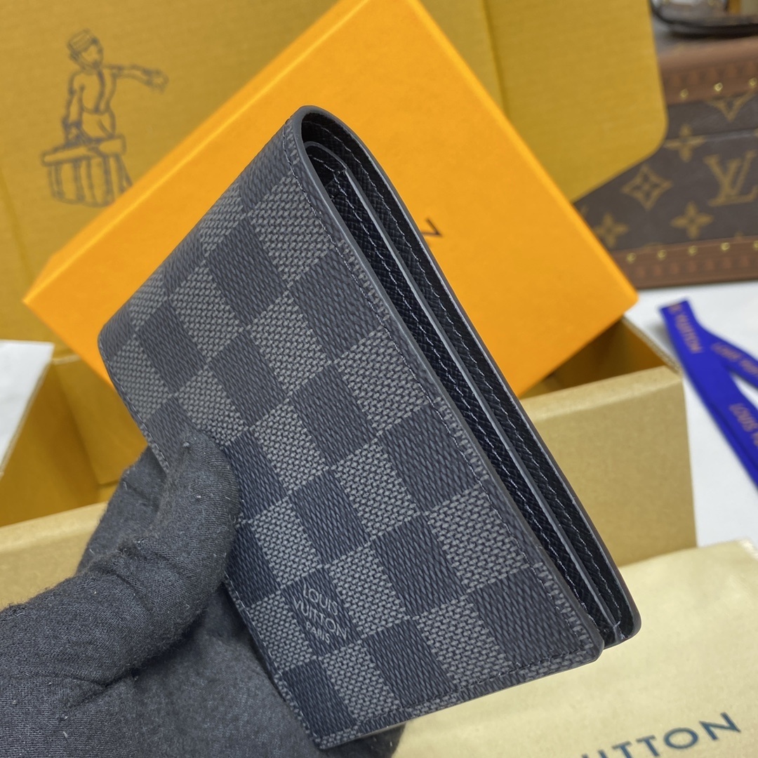 LV wallet M64002