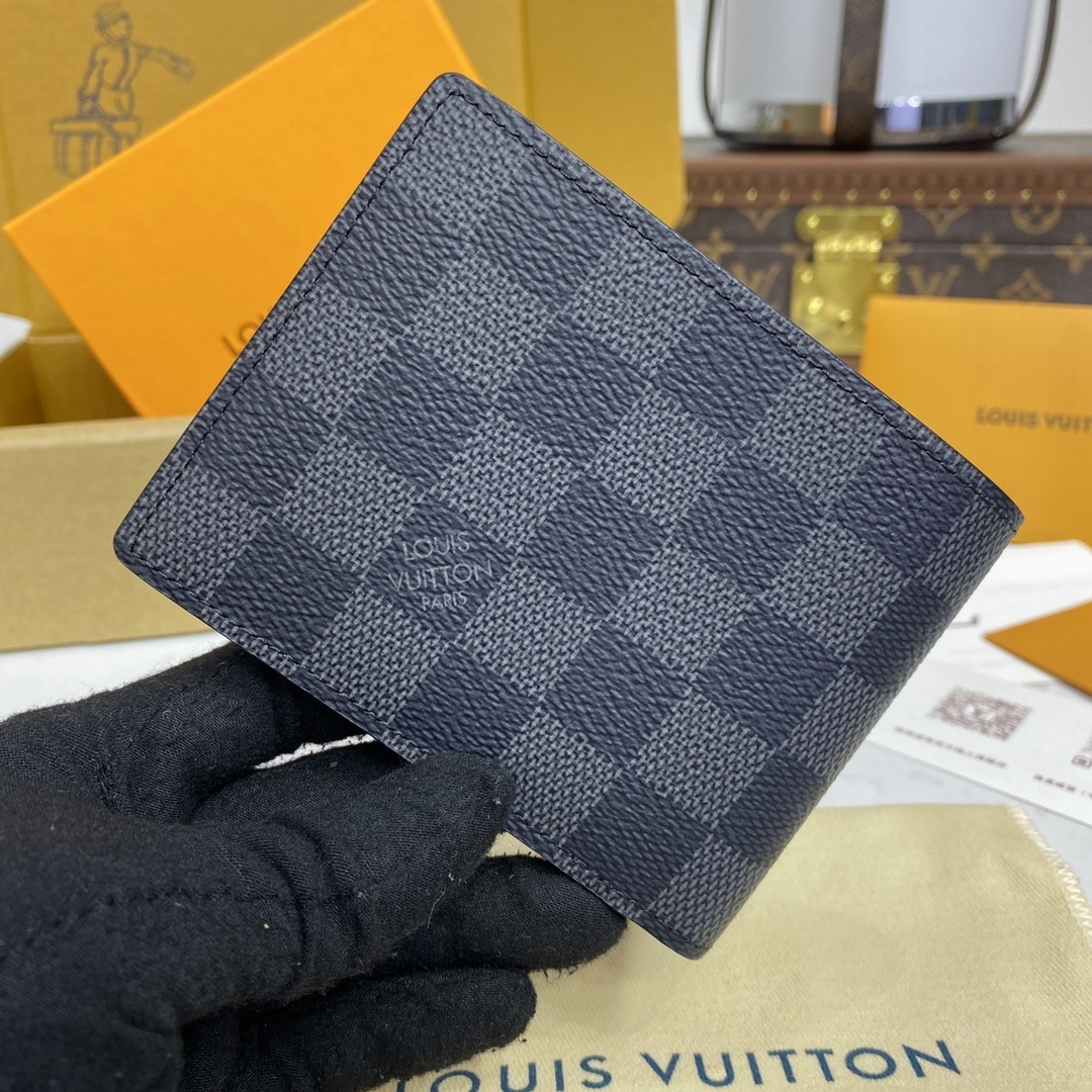 LV wallet M64002