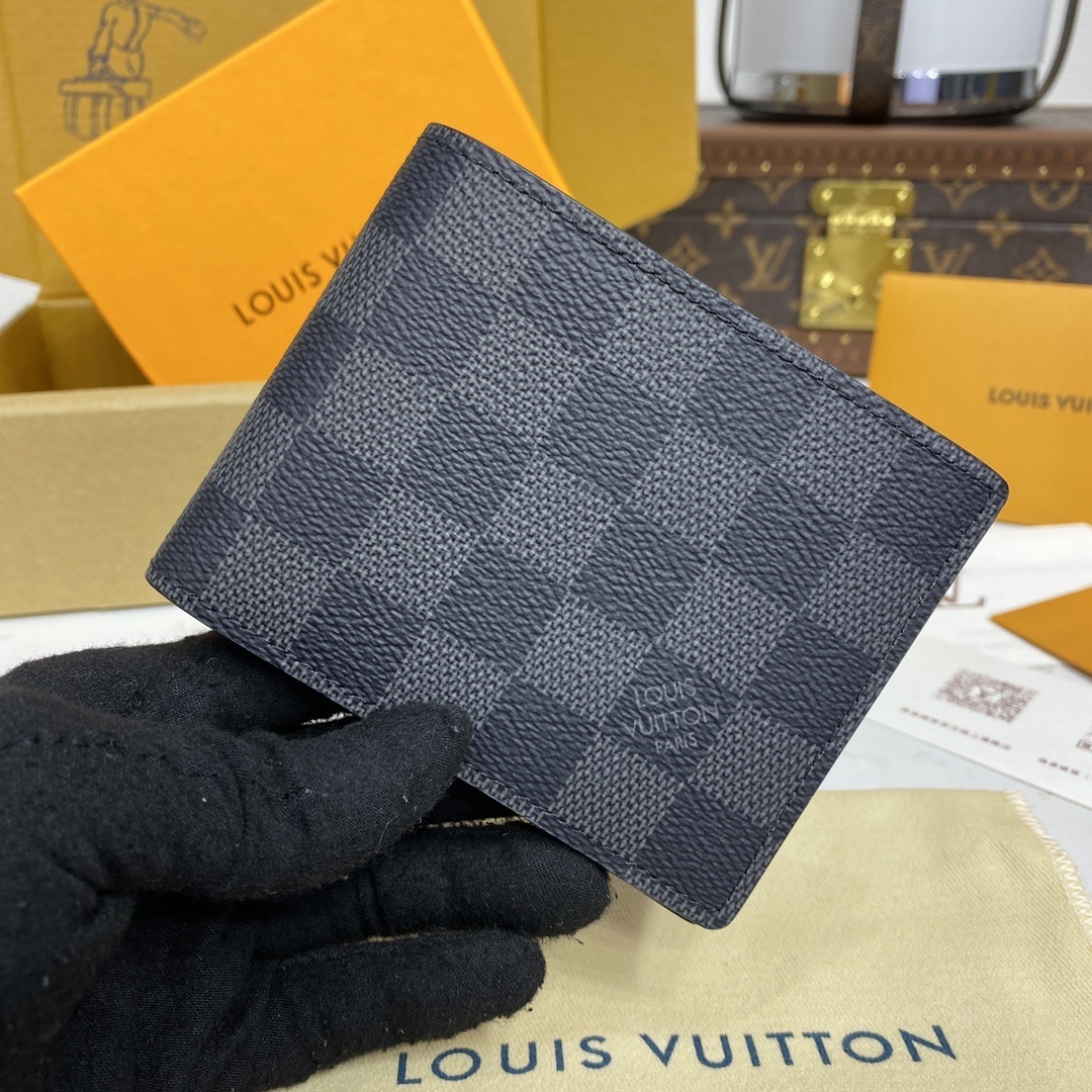 LV wallet M64002