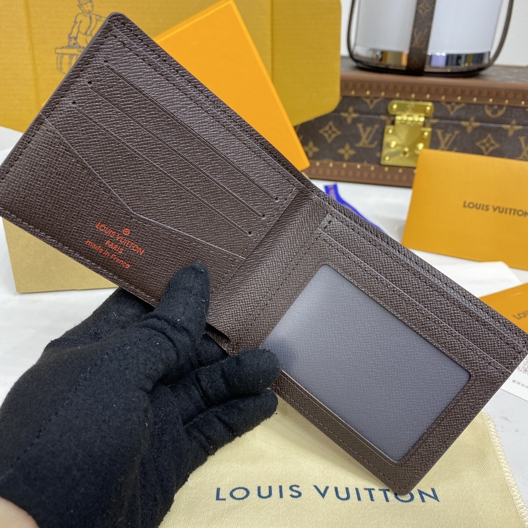 LV wallet M64002