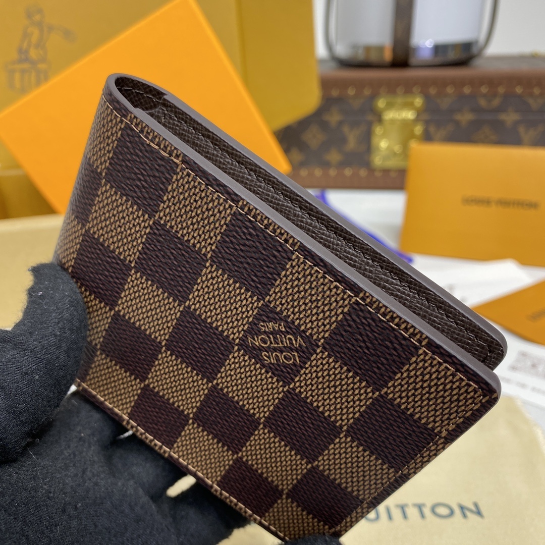 LV wallet M64002