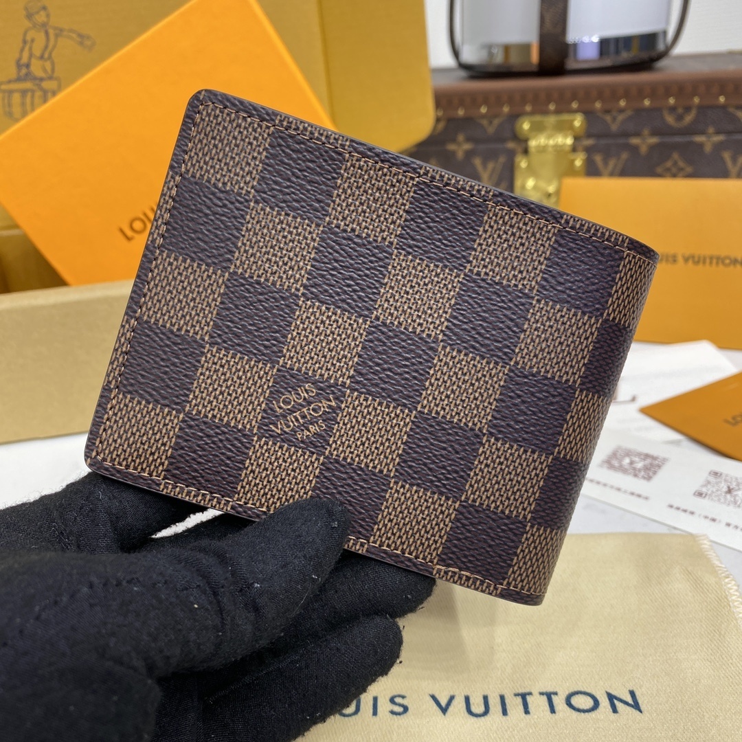 LV wallet M64002