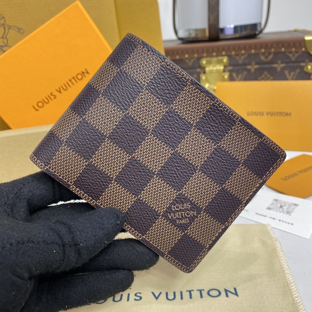 LV wallet M64002