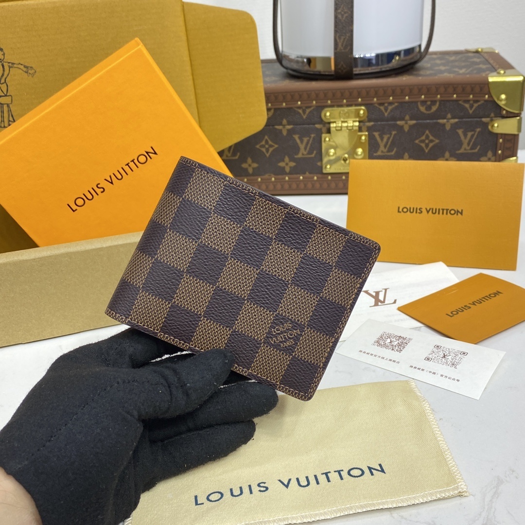 LV wallet M64002