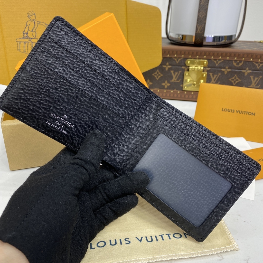 LV wallet M64002