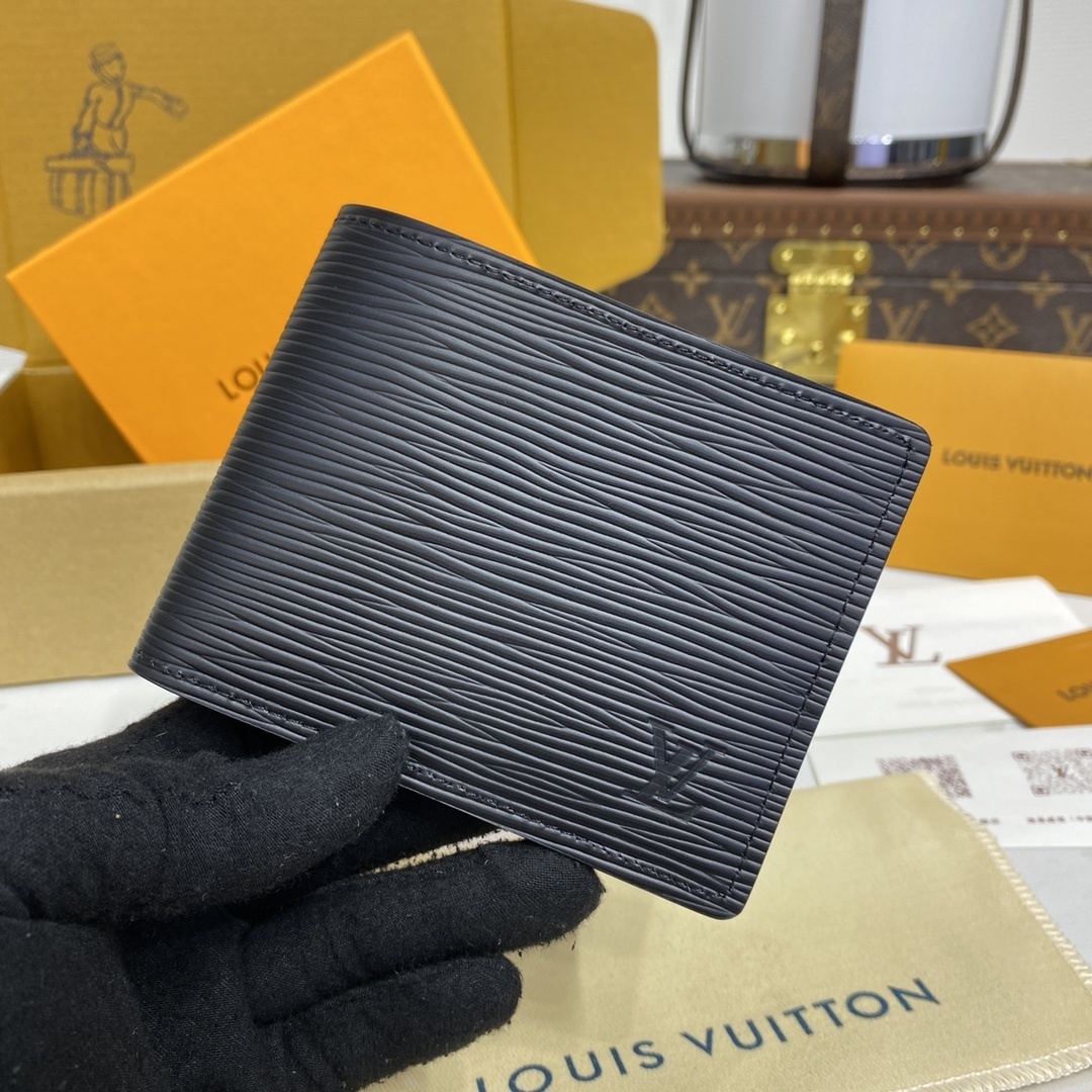 LV wallet M64002