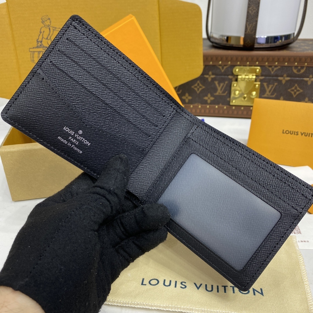 LV wallet M64002