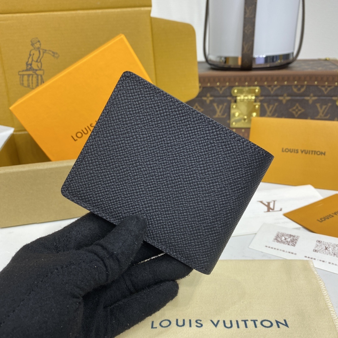 LV wallet M64002