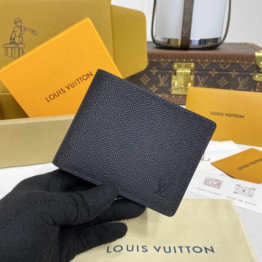 LV wallet M64002