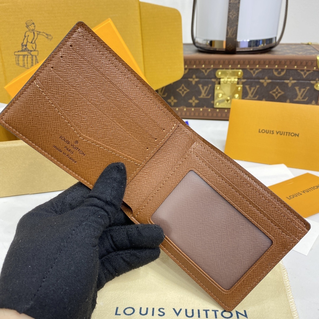 LV wallet M64002