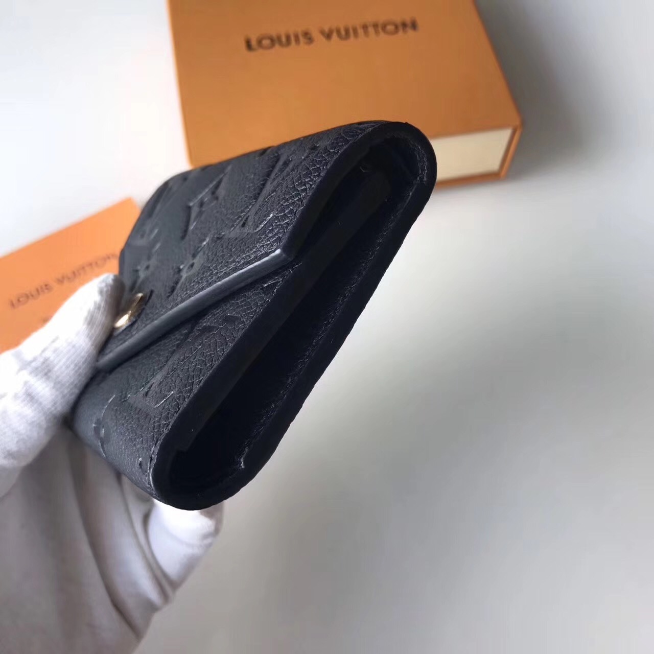 LV wallet M64577