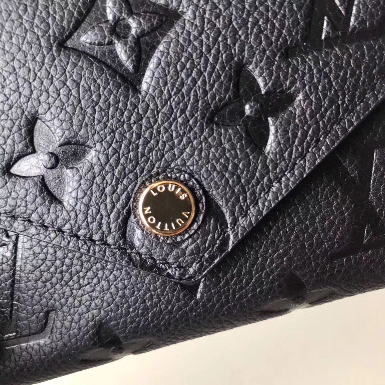 LV wallet M64577