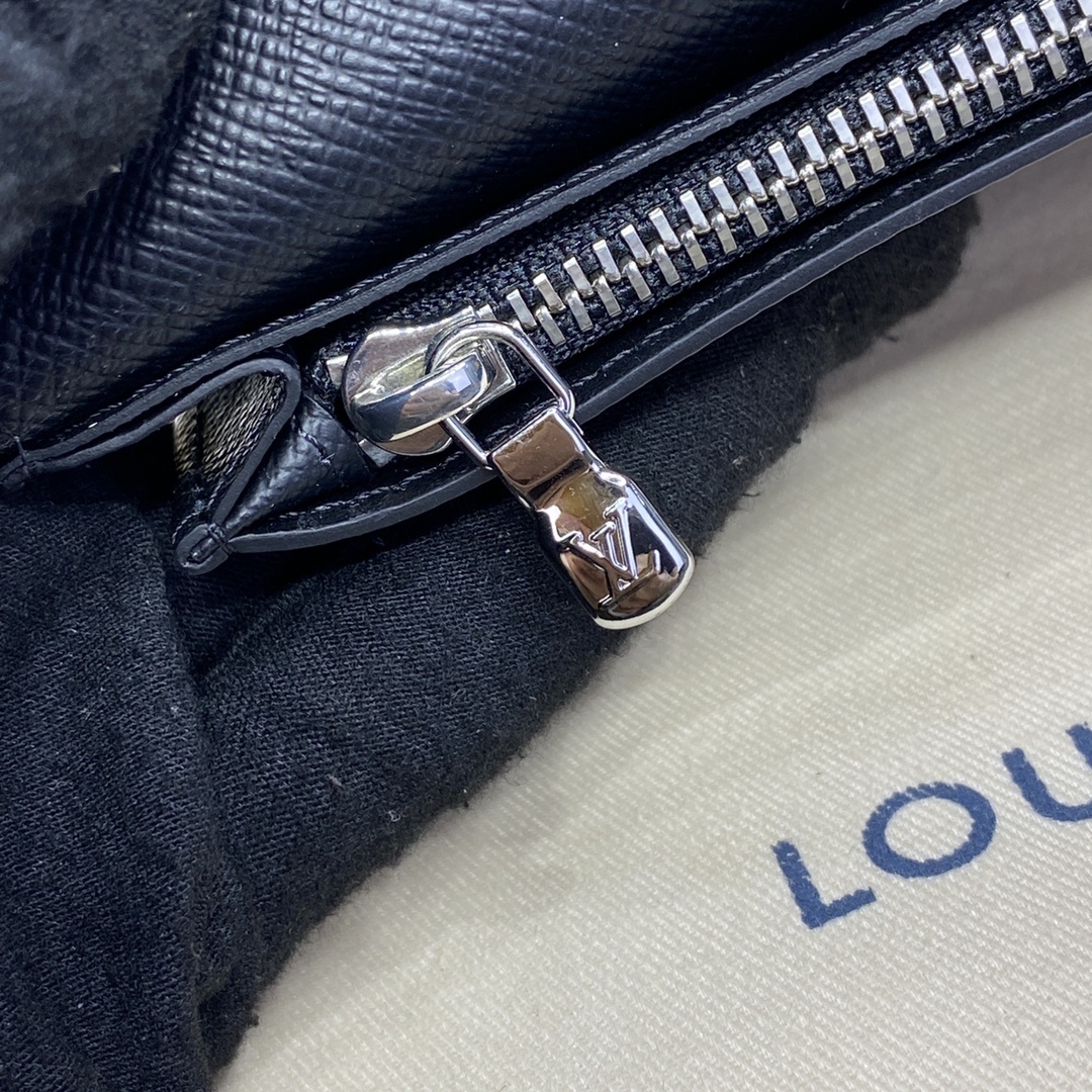 LV wallet M66540