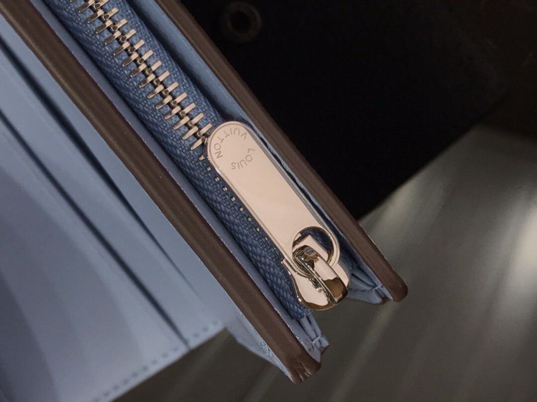 LV wallet M69033
