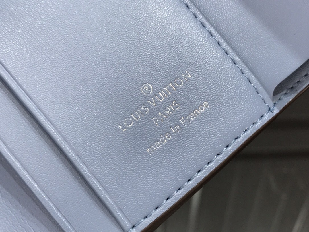 LV wallet M69033