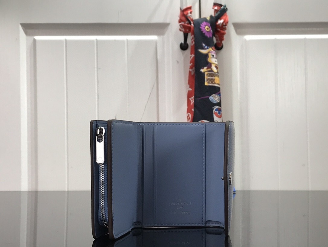 LV wallet M69033