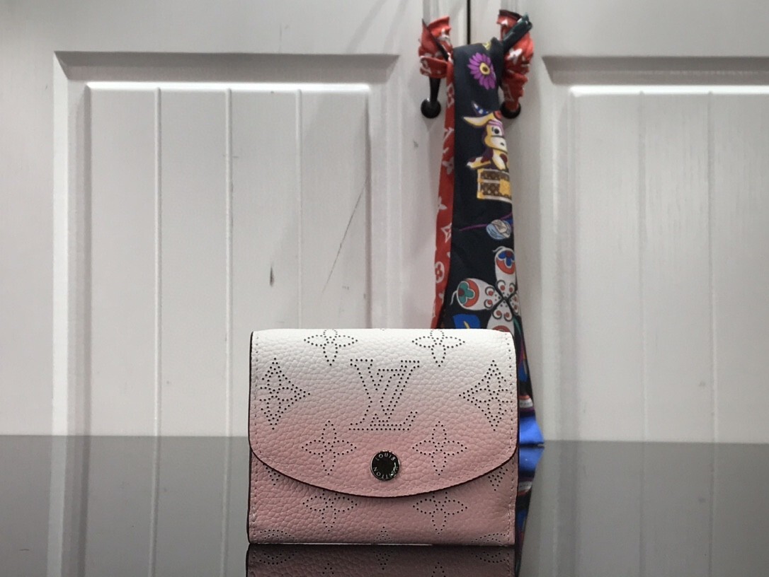 LV wallet M69033