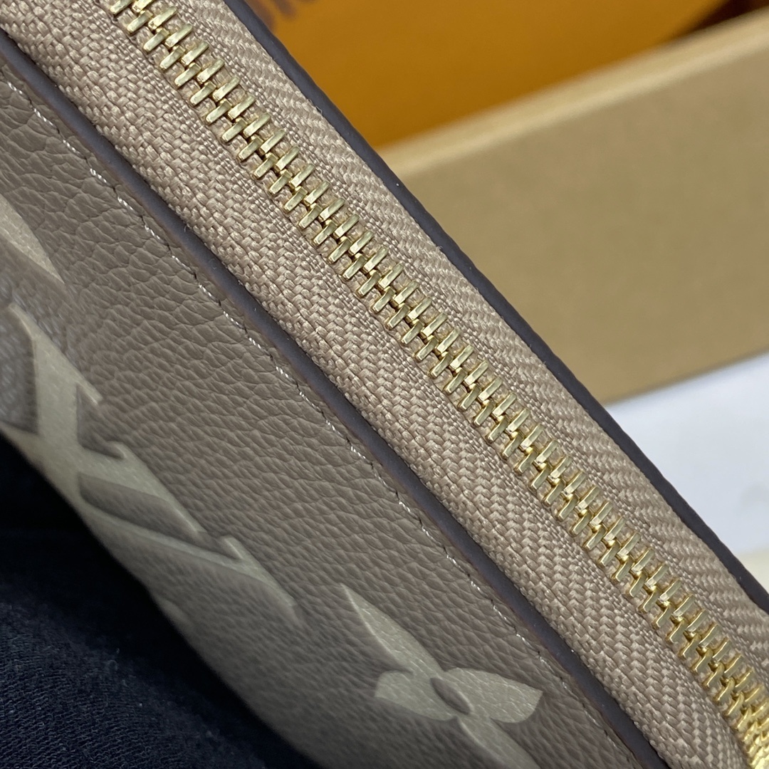 LV wallet M69787