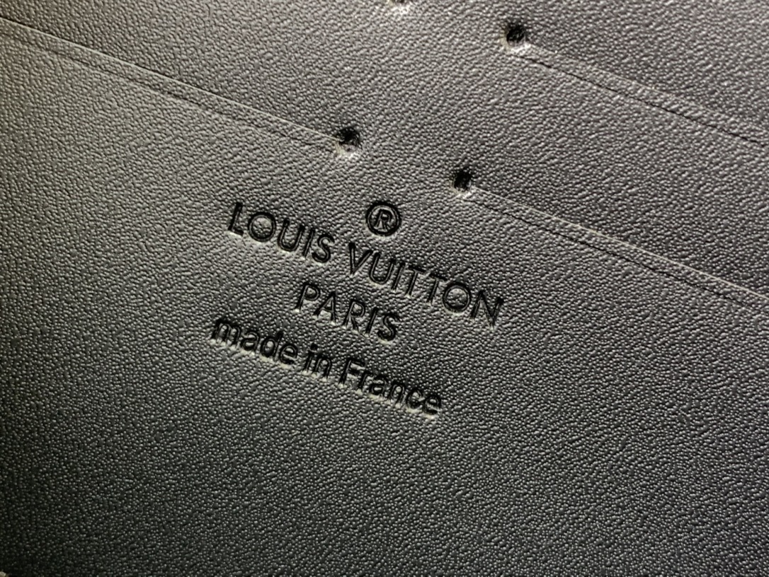 LV wallet M80334