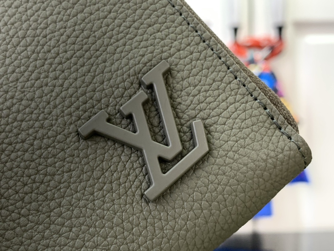 LV wallet M80334