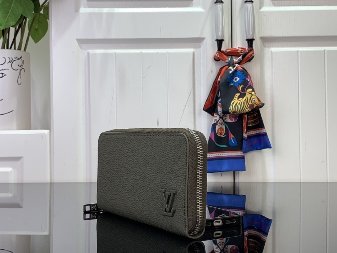 LV wallet M80334