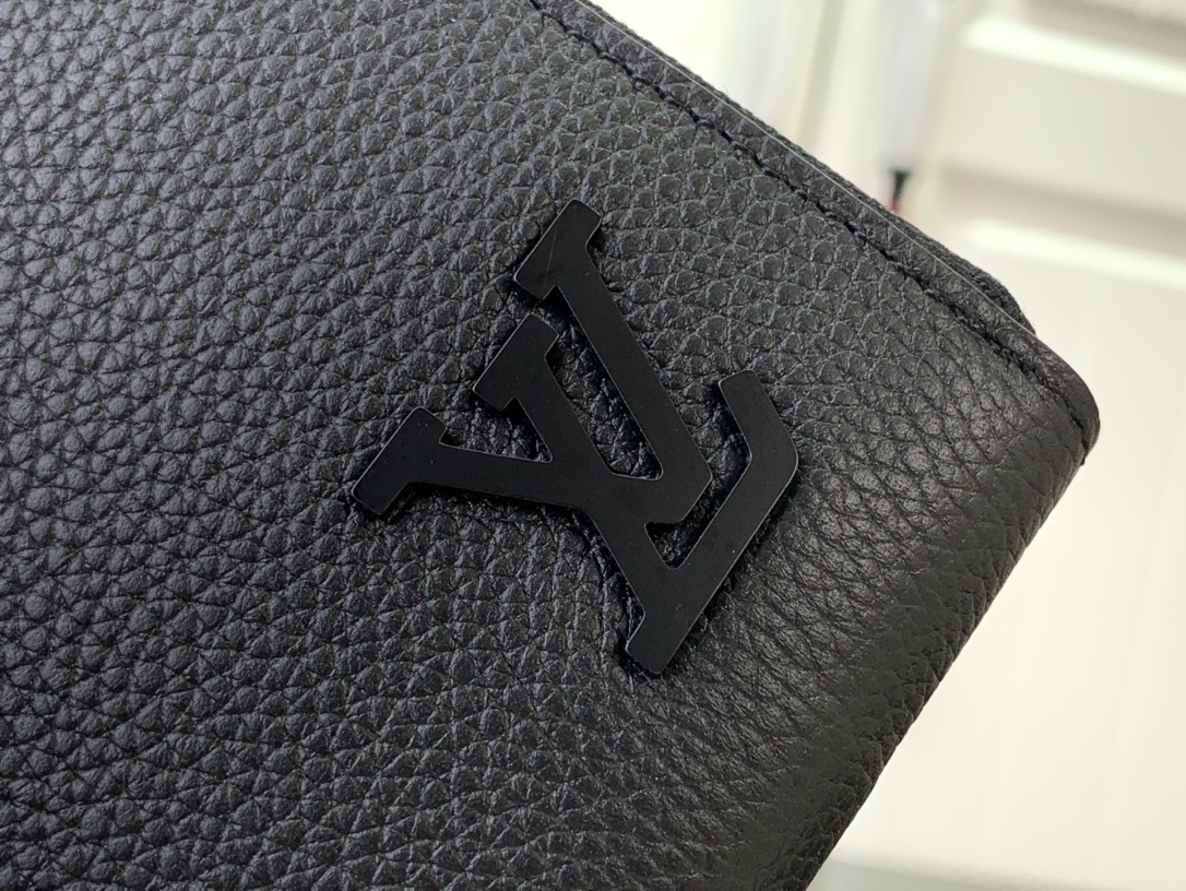 LV wallet M80334