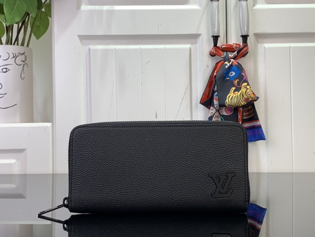 LV wallet M80334