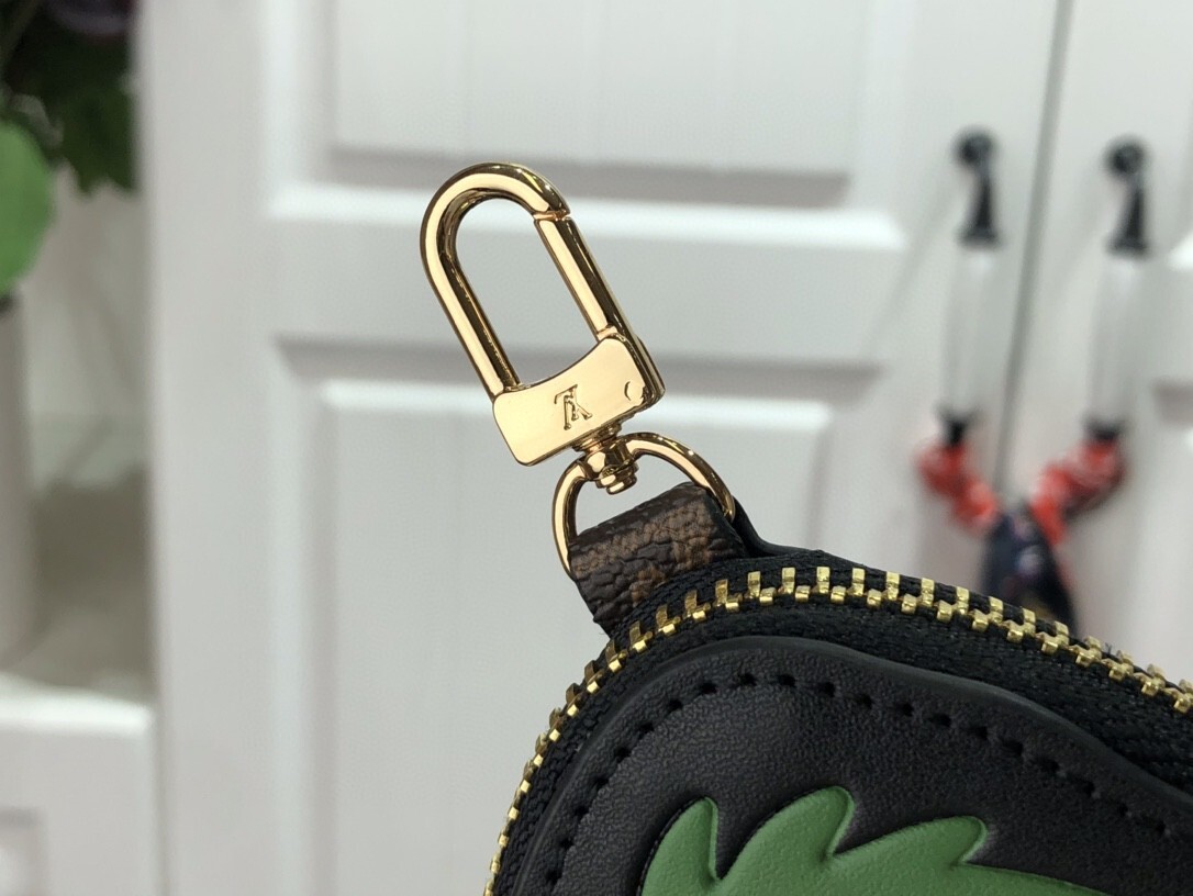 LV wallet M81077