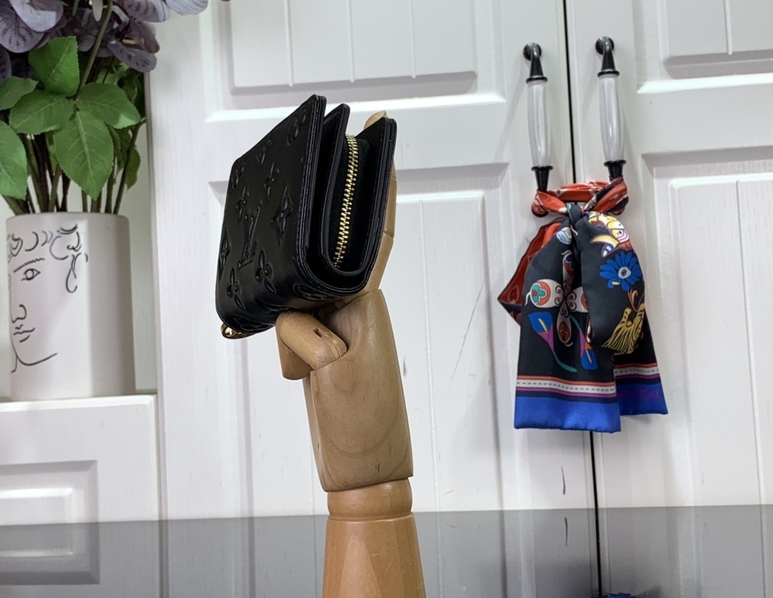 LV wallet m81673 81599