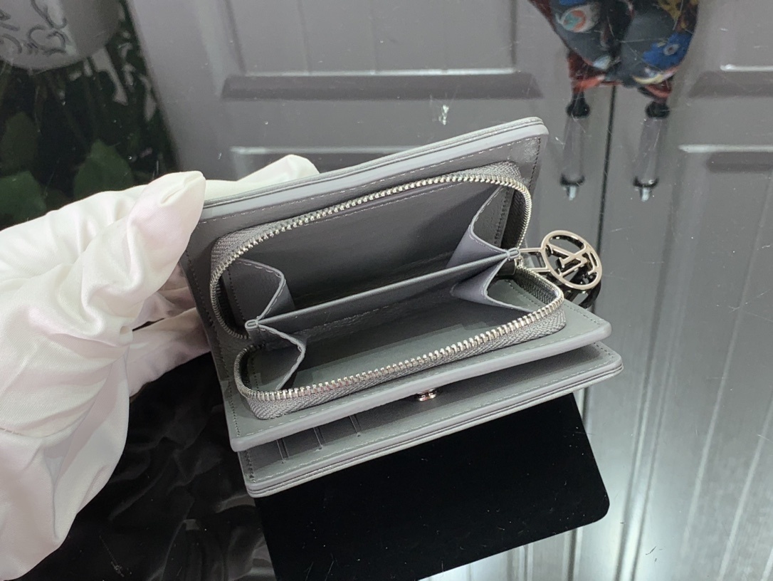 LV wallet m81673 81599