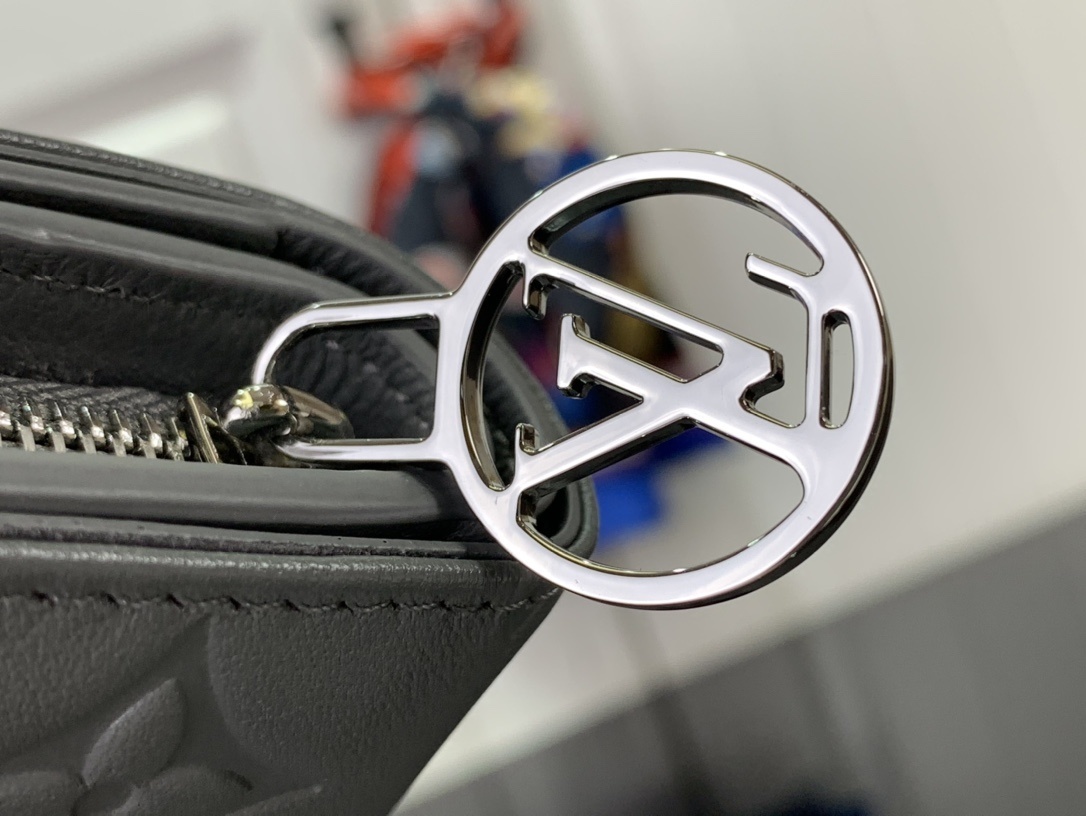 LV wallet m81673 81599