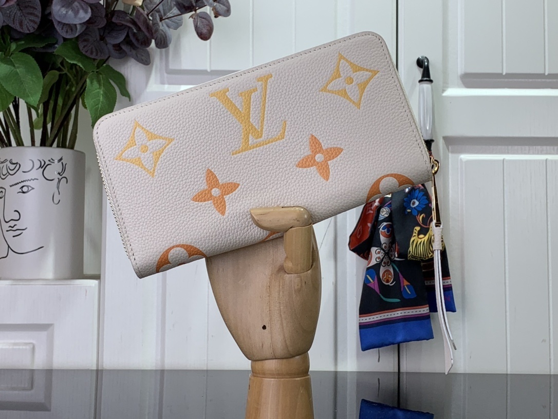 LV wallet M82206