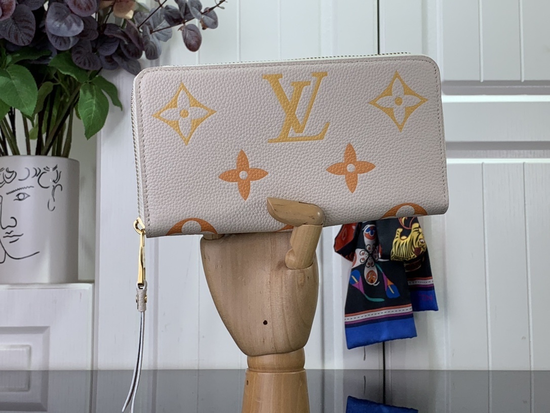 LV wallet M82206