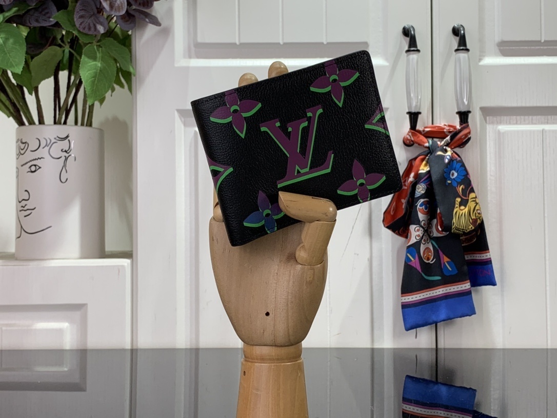 LV wallet m82297