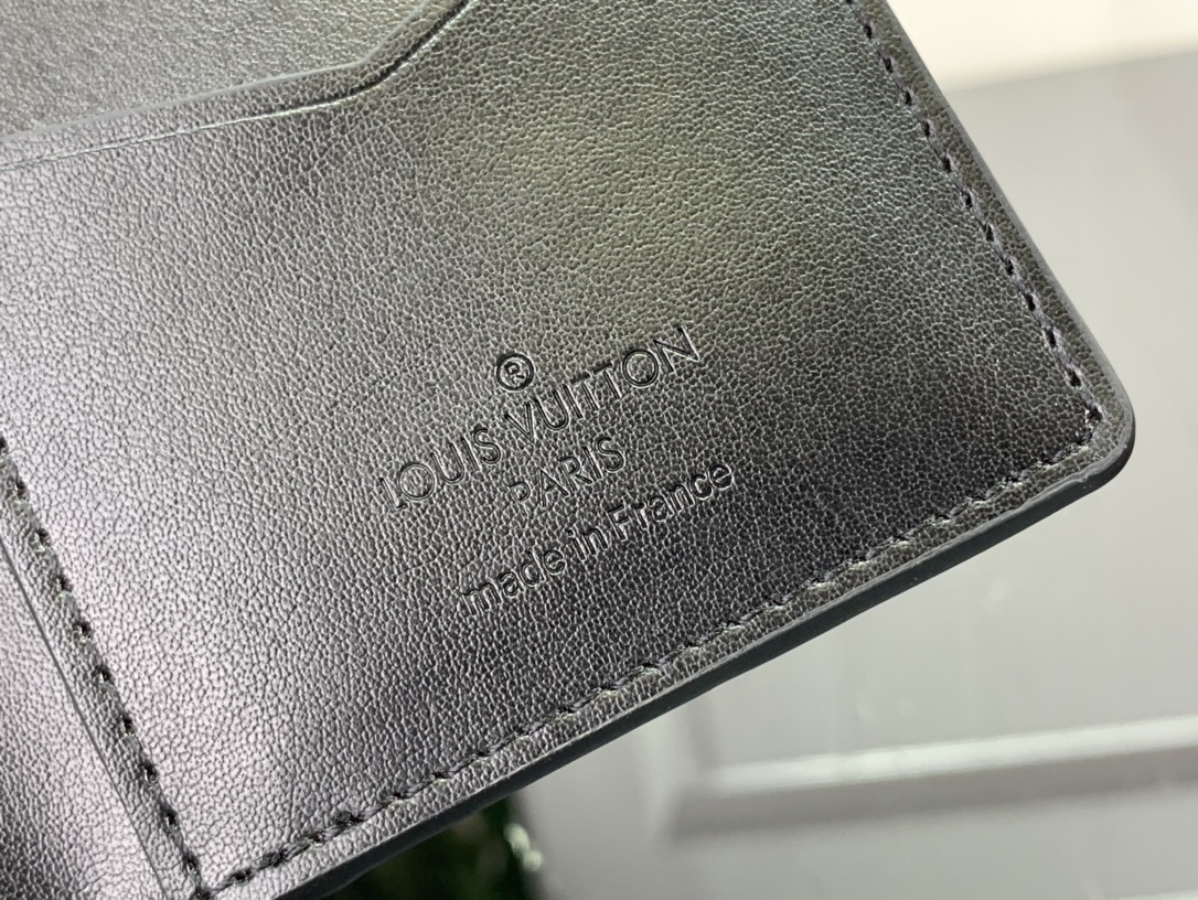 LV wallet M82372 