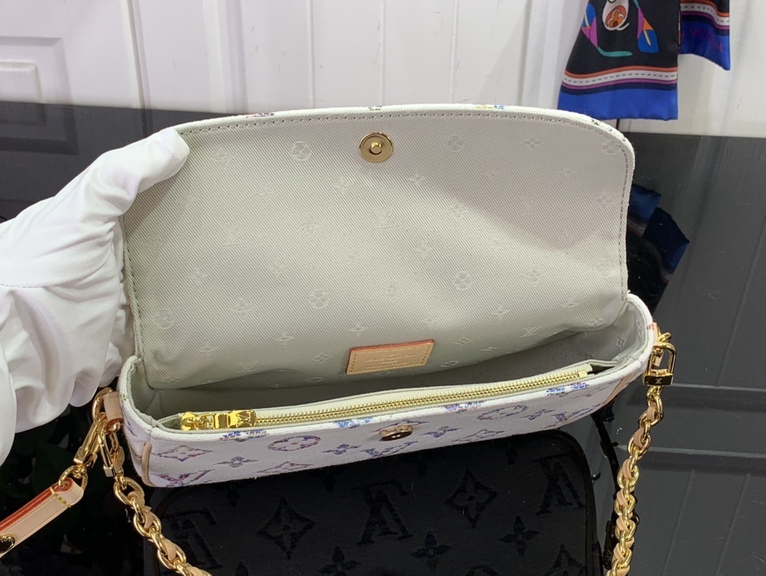 LV wallet on Chain Ivy M83499