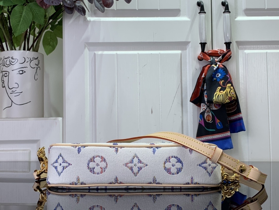 LV wallet on Chain Ivy M83499