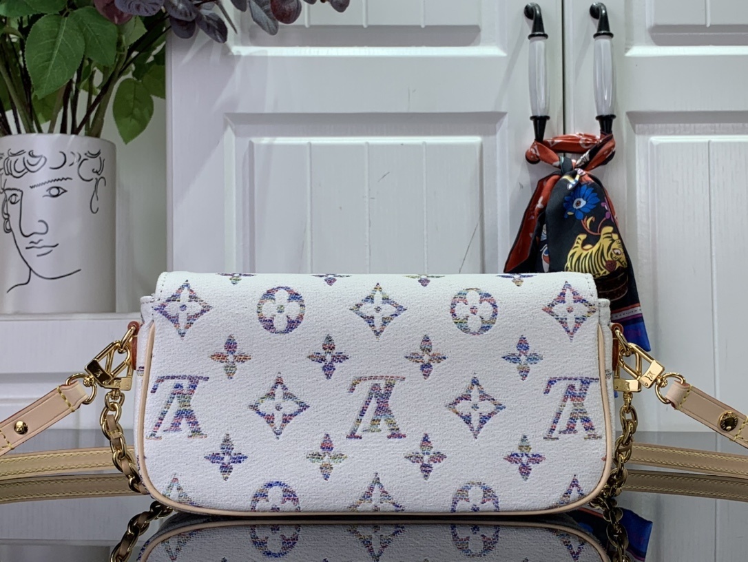 LV wallet on Chain Ivy M83499