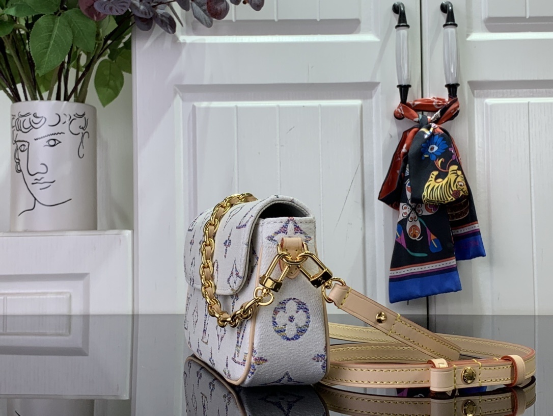 LV wallet on Chain Ivy M83499