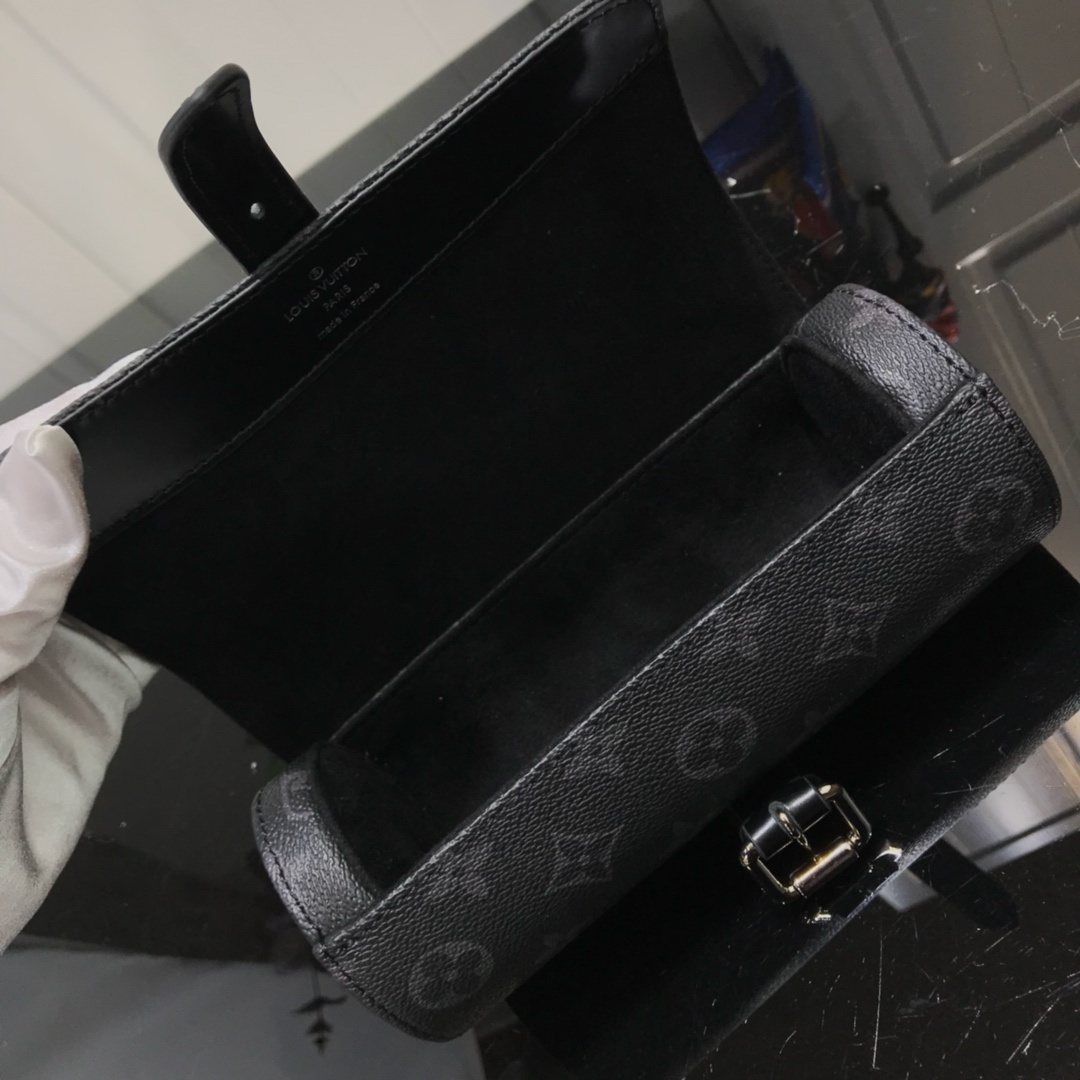 LV Watch box M47530