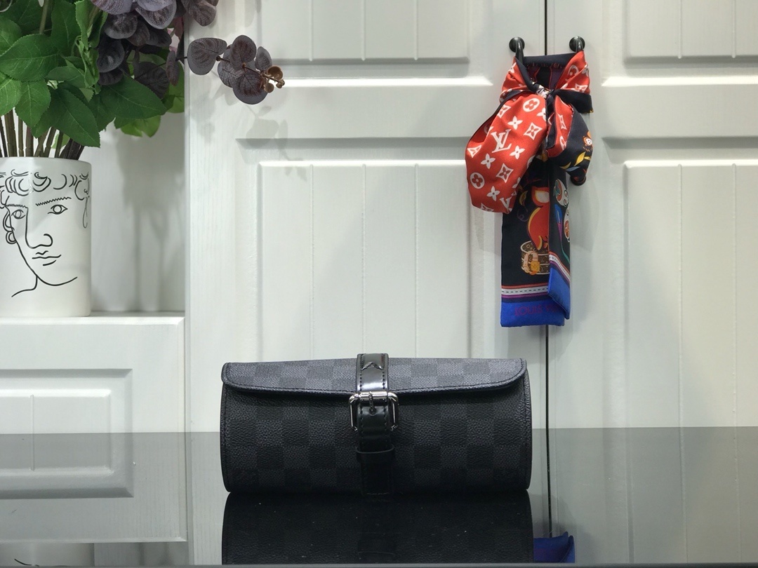 LV Watch box M47530