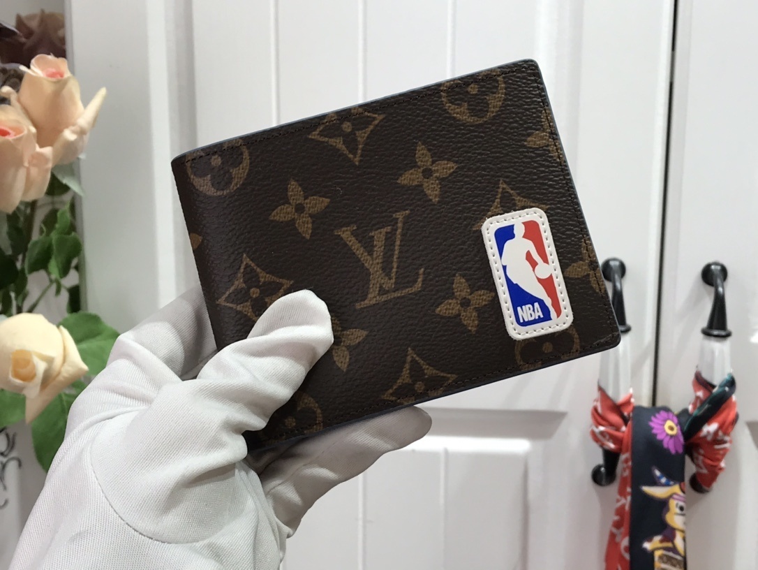 LV X NBA MULTIPLE wallet M80105