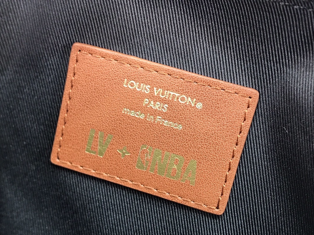 LV XNBA HANDLE TRUNK M45785