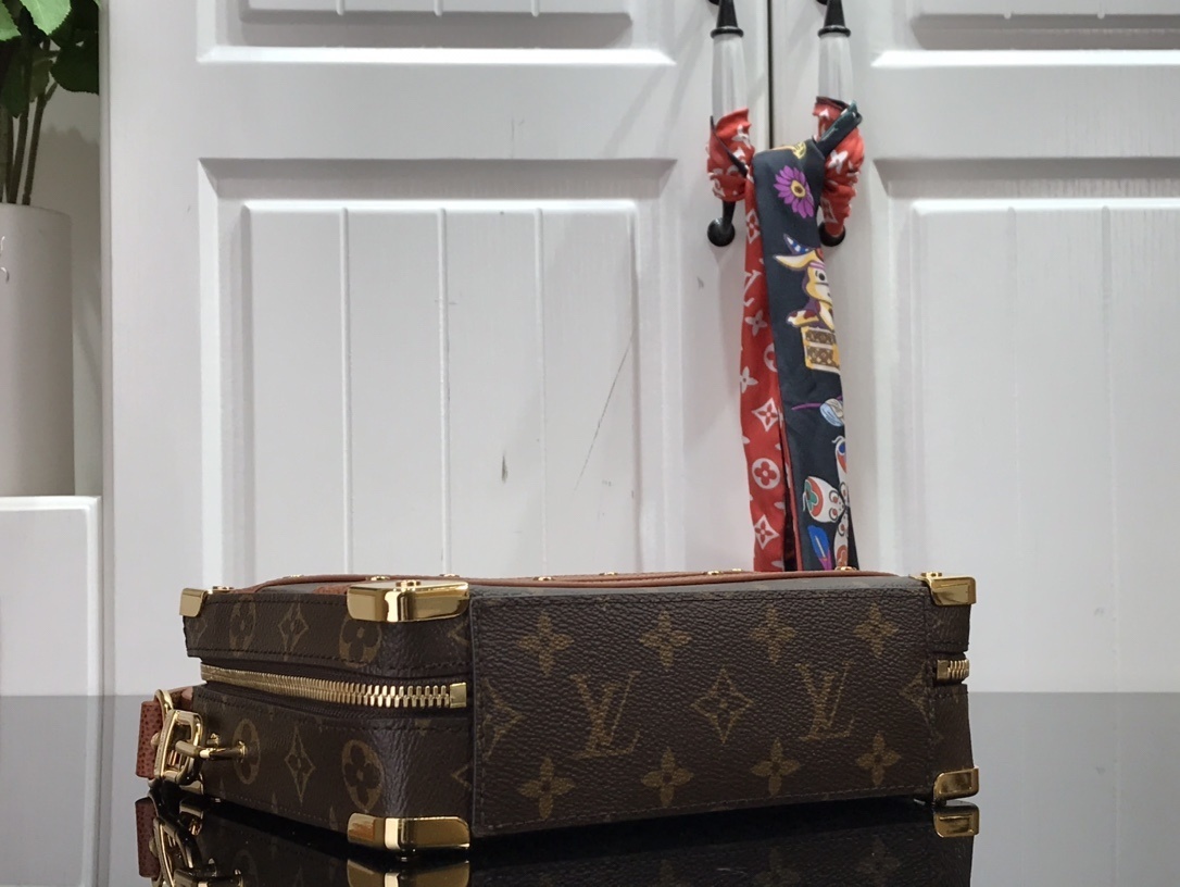 LV XNBA HANDLE TRUNK M45785